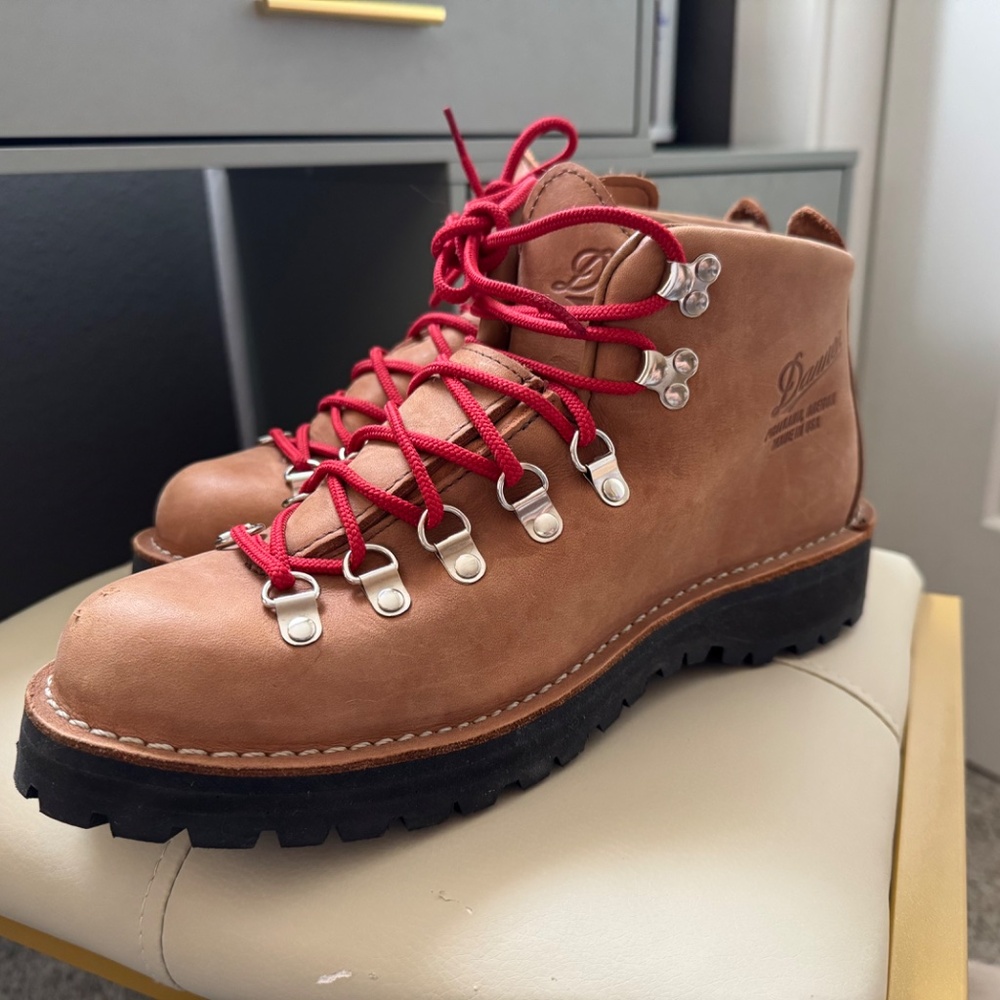 Danner Mountain Light Women’s Boots size 10 - Picture 2 of 4